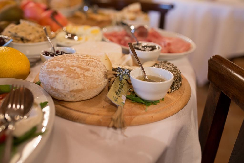 Antica Locanda San Pietro Govone Buitenkant foto