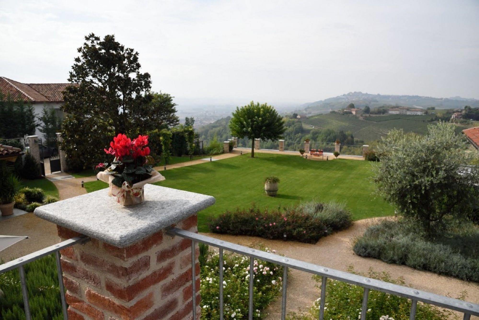 Antica Locanda San Pietro Govone Buitenkant foto